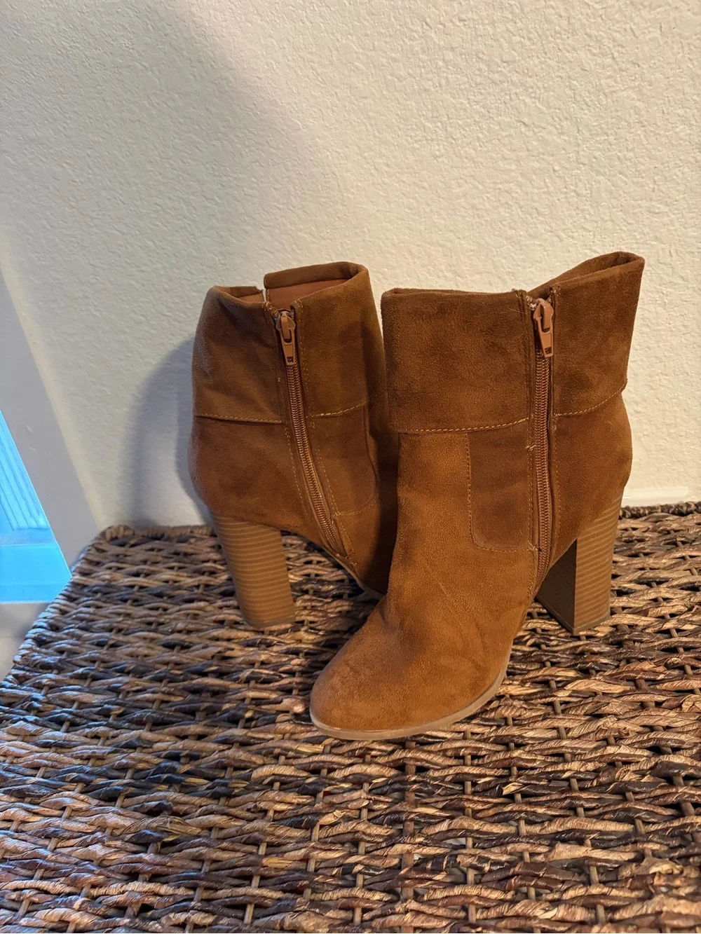 Women's Suede Tassel Ankle Boots - Brown